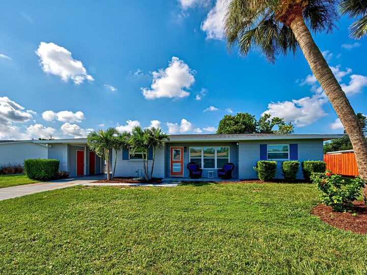 Property Photo:  