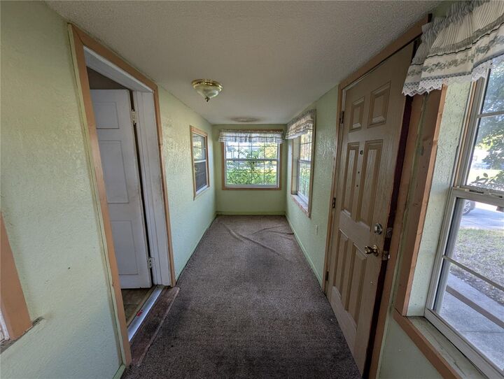Property Photo: 1105 S Locust Avenue FL 32771