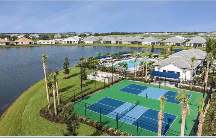 Property Photo: 18060 Cherished Loop FL 34211