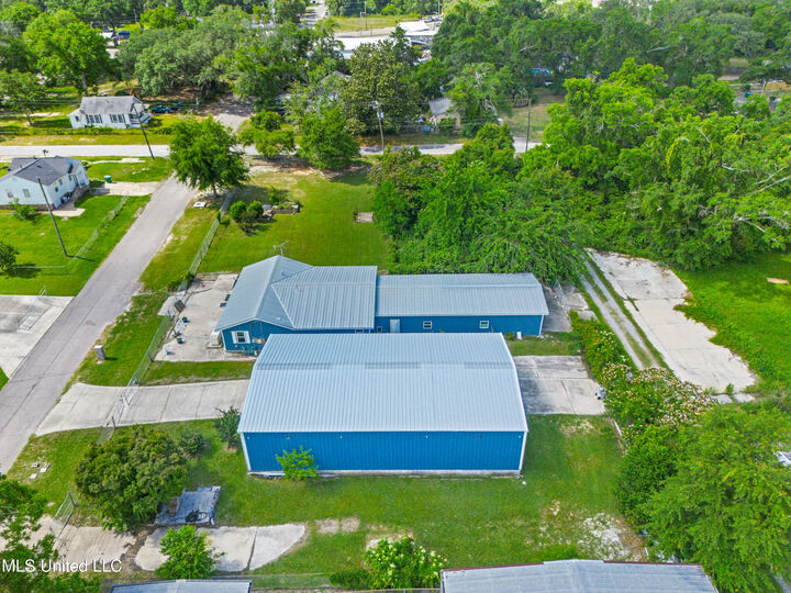 Property Photo:  2713 15th Avenue  MS 39501 