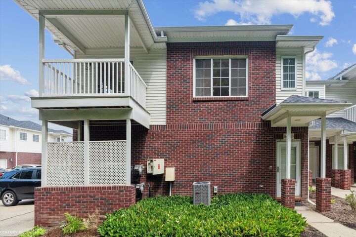 Property Photo:  5283 Twin Oaks Drive  MI 48314 