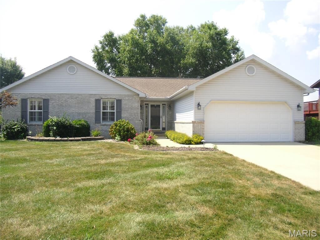 Property Photo:  913 Fox Glenn Lane  IL 62221 