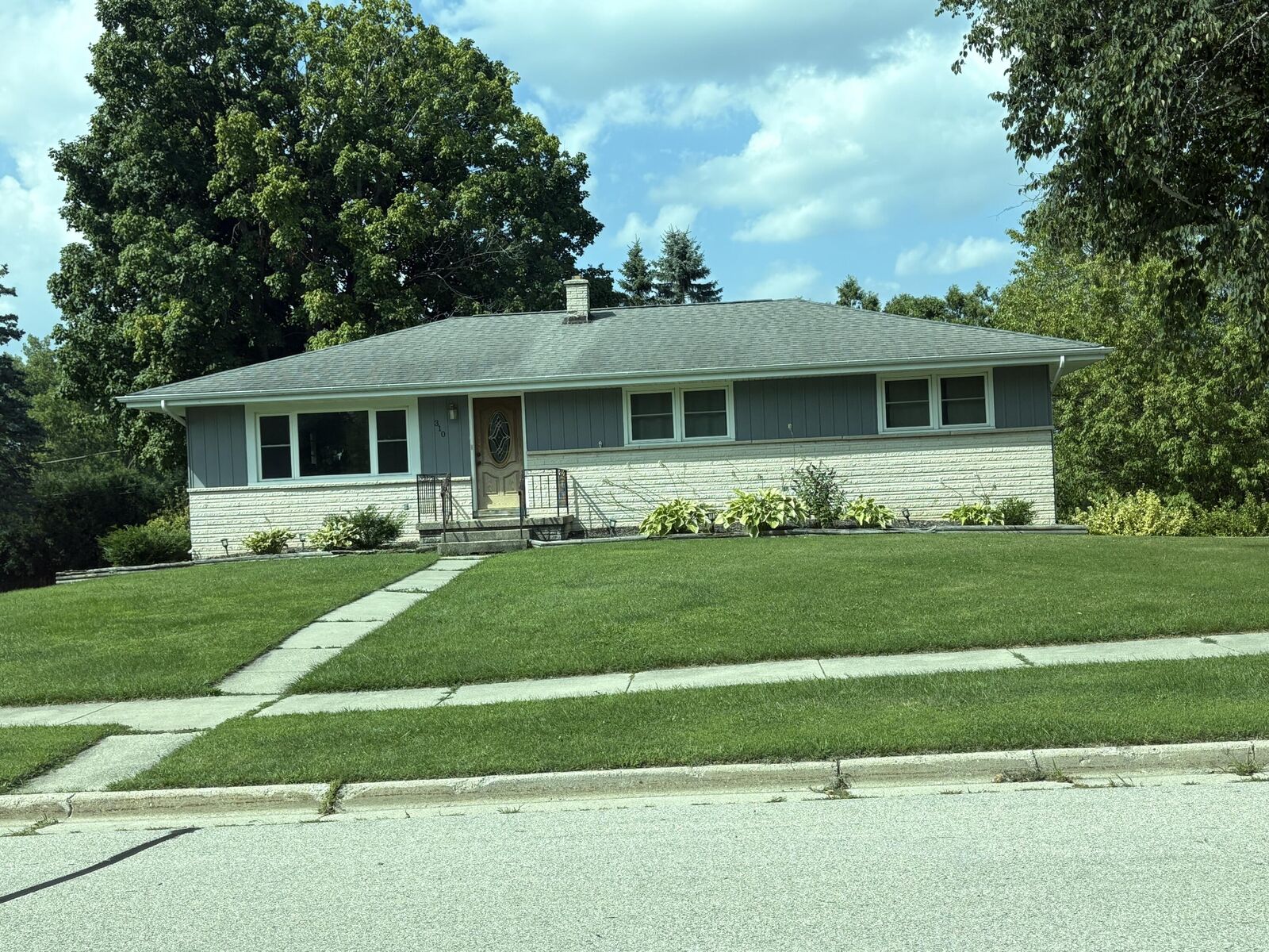 Property Photo:  310 Braatz Dr  WI 53040 