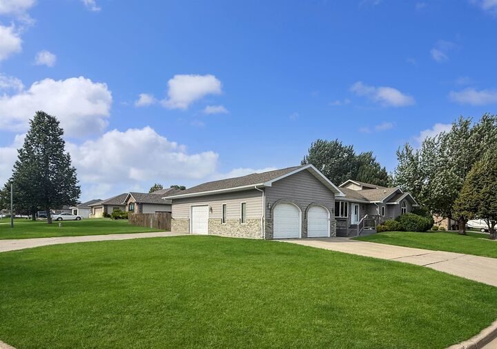 Property Photo: 920 15th Ave SE ND 58701