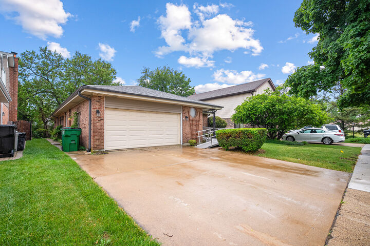 Property Photo: 10567 Waterford. Drive IL 60154