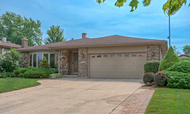 1819 Holly Avenue  Darien IL 60561 photo