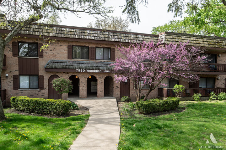 7930 Woodglen Lane 204  Downers Grove IL 60516 photo