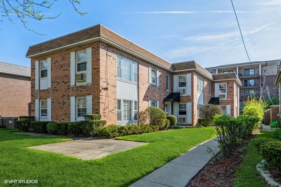 Property Photo:  1661 Green Bay Road 1-B  IL 60035 