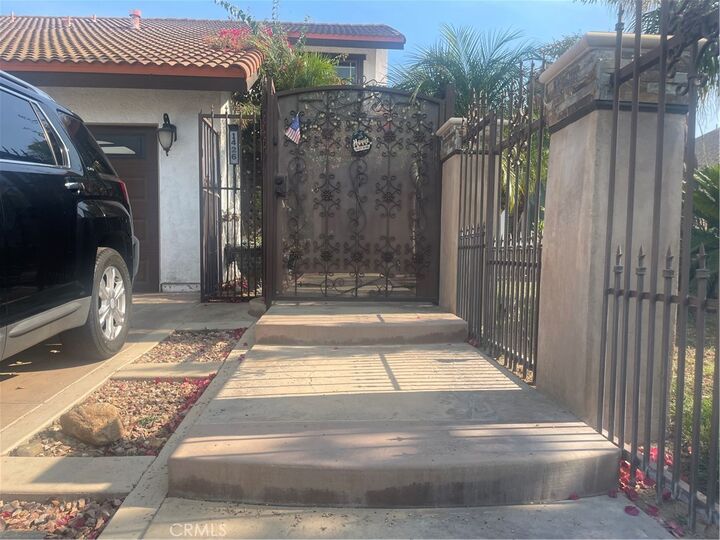 Property Photo: 1426 E Tam O Shanter Street CA 91761