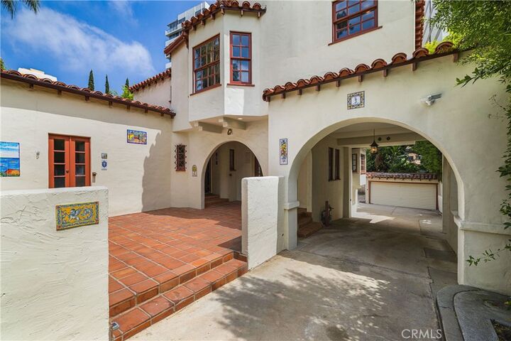 Property Photo:  10452 Lindbrook Drive  CA 90024 