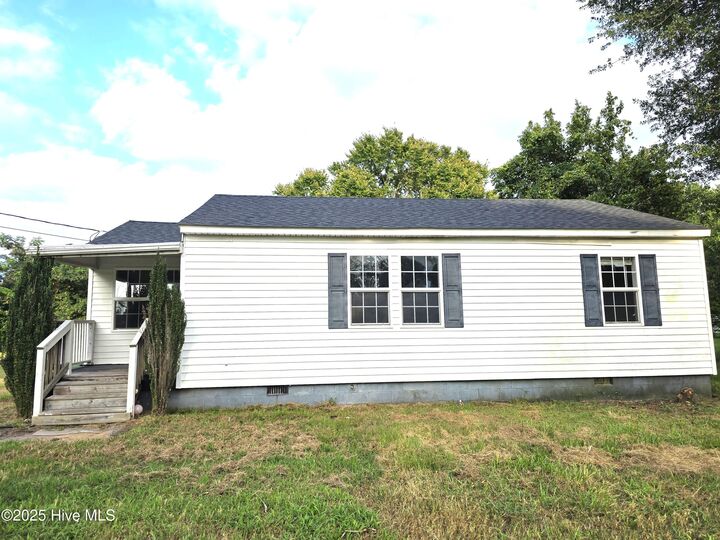 Property Photo:  103 N King Street  NC 27891 