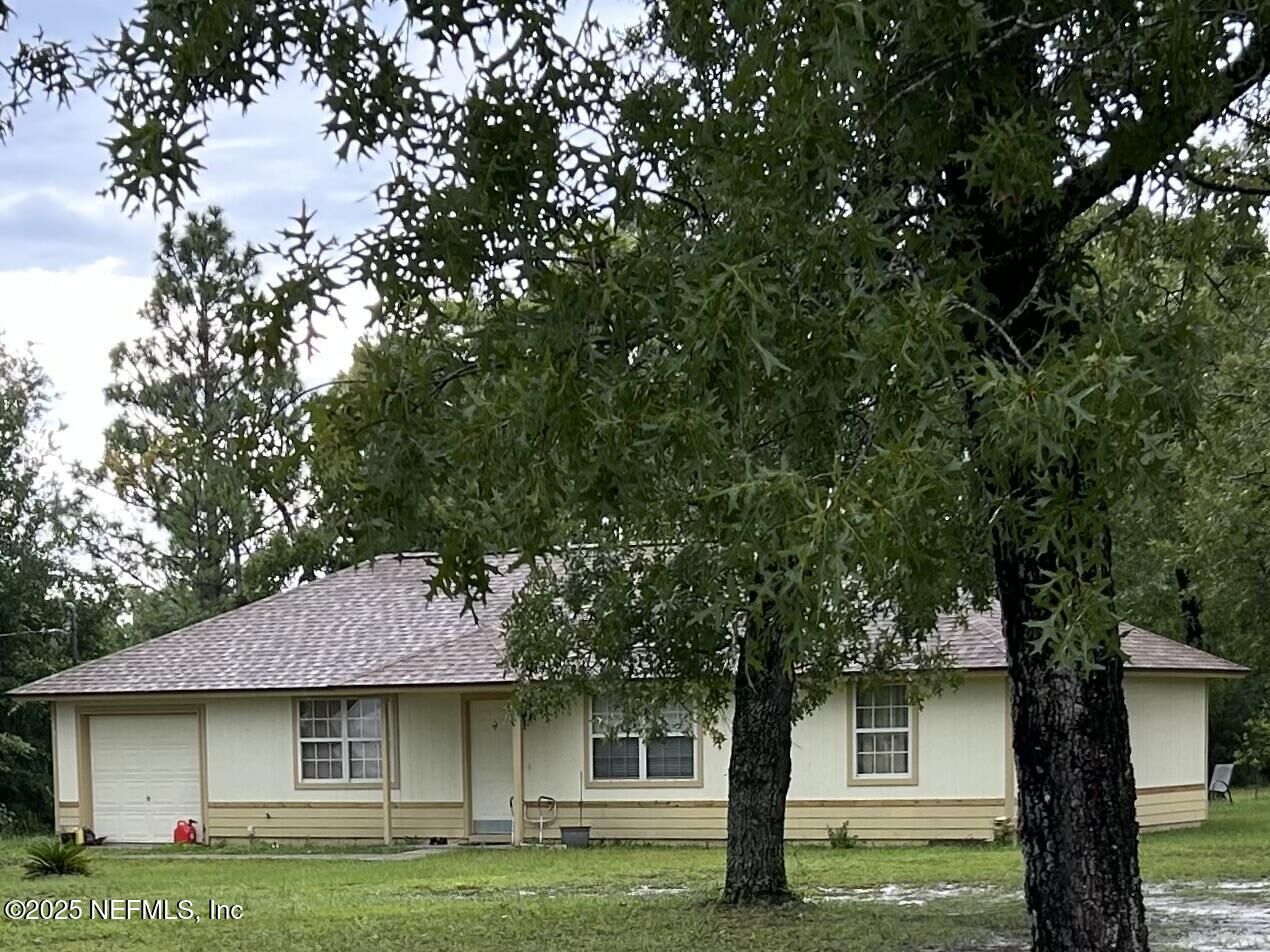 Property Photo: 43 Yucca Street FL 32068