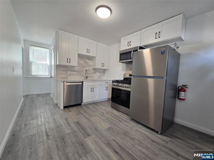 Property Photo:  128 Newark Pompton Turnpike 1st Floor  NJ 07440 