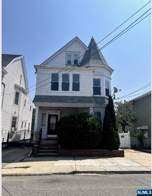 Property Photo:  222 Devon Street 2  NJ 07032 