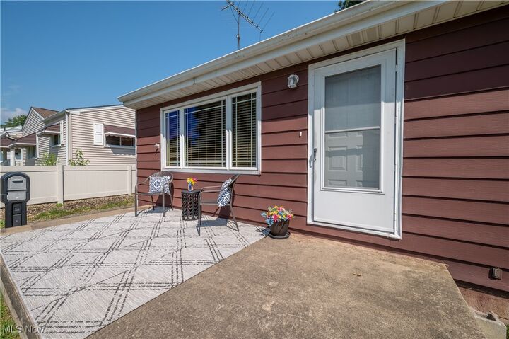 Property Photo:  528 Hyatt Avenue  OH 44405 