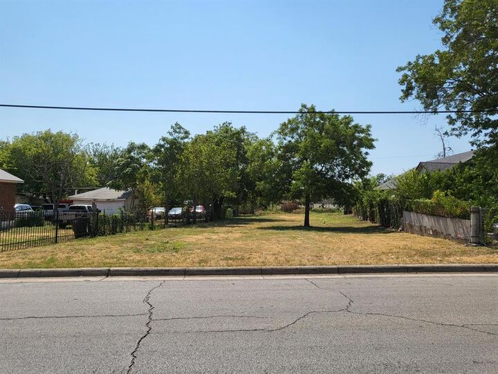 Property Photo:  2823 Ellis Avenue  TX 76106 