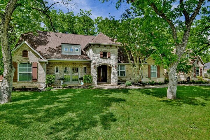 Property Photo: 10203 Ravenswood Road TX 76049