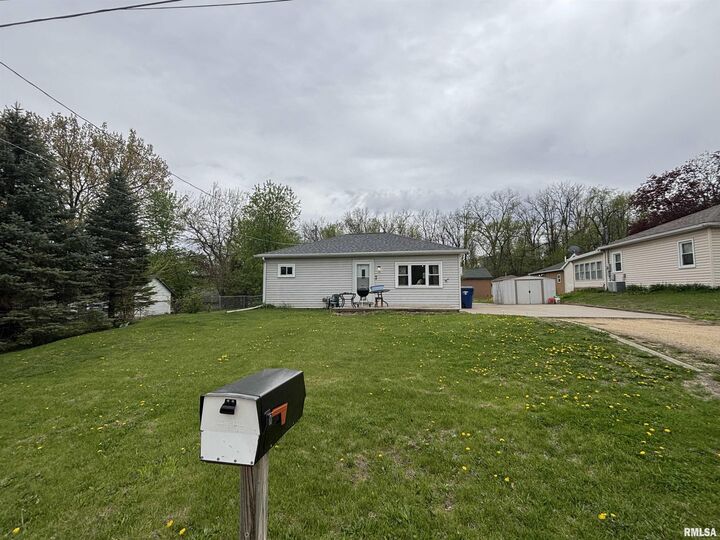 Property Photo:  715 16th Avenue North  IA 52732 