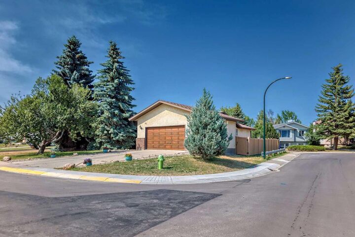 Property Photo:  41 Edge Close  AB T4N 3M2 