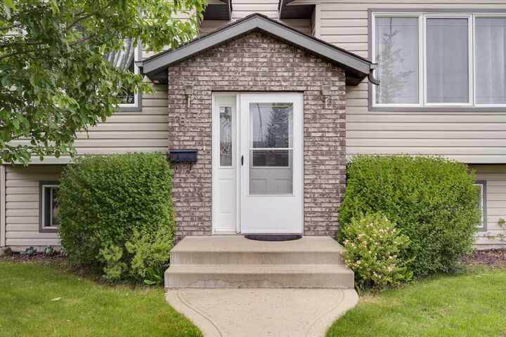 Property Photo:  87 Lampard Crescent  AB T4R 2W7 