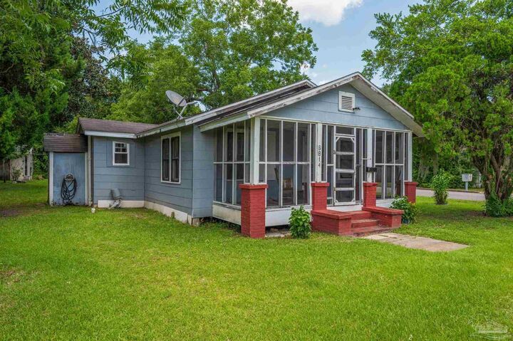 Property Photo:  6814 Hunt St Hunt St  FL 32570 