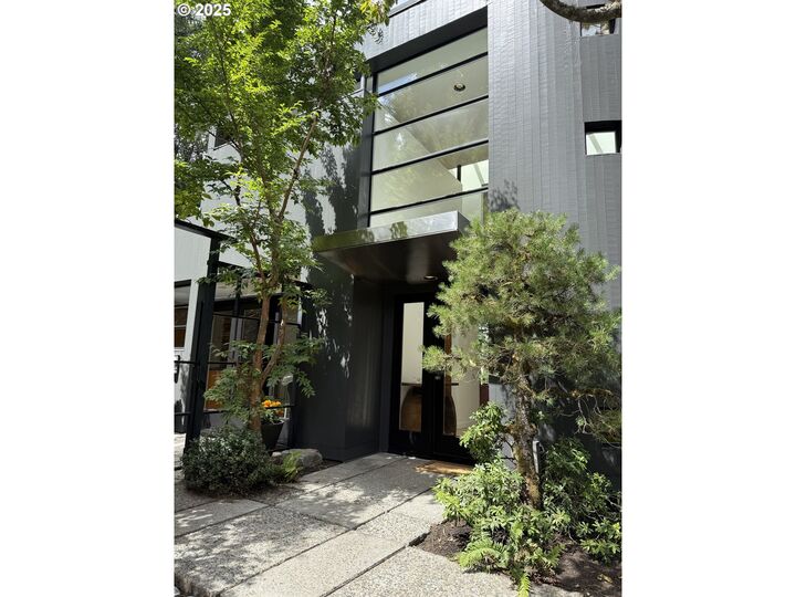 Property Photo:  4191 SW Greenleaf Dr  OR 97221 
