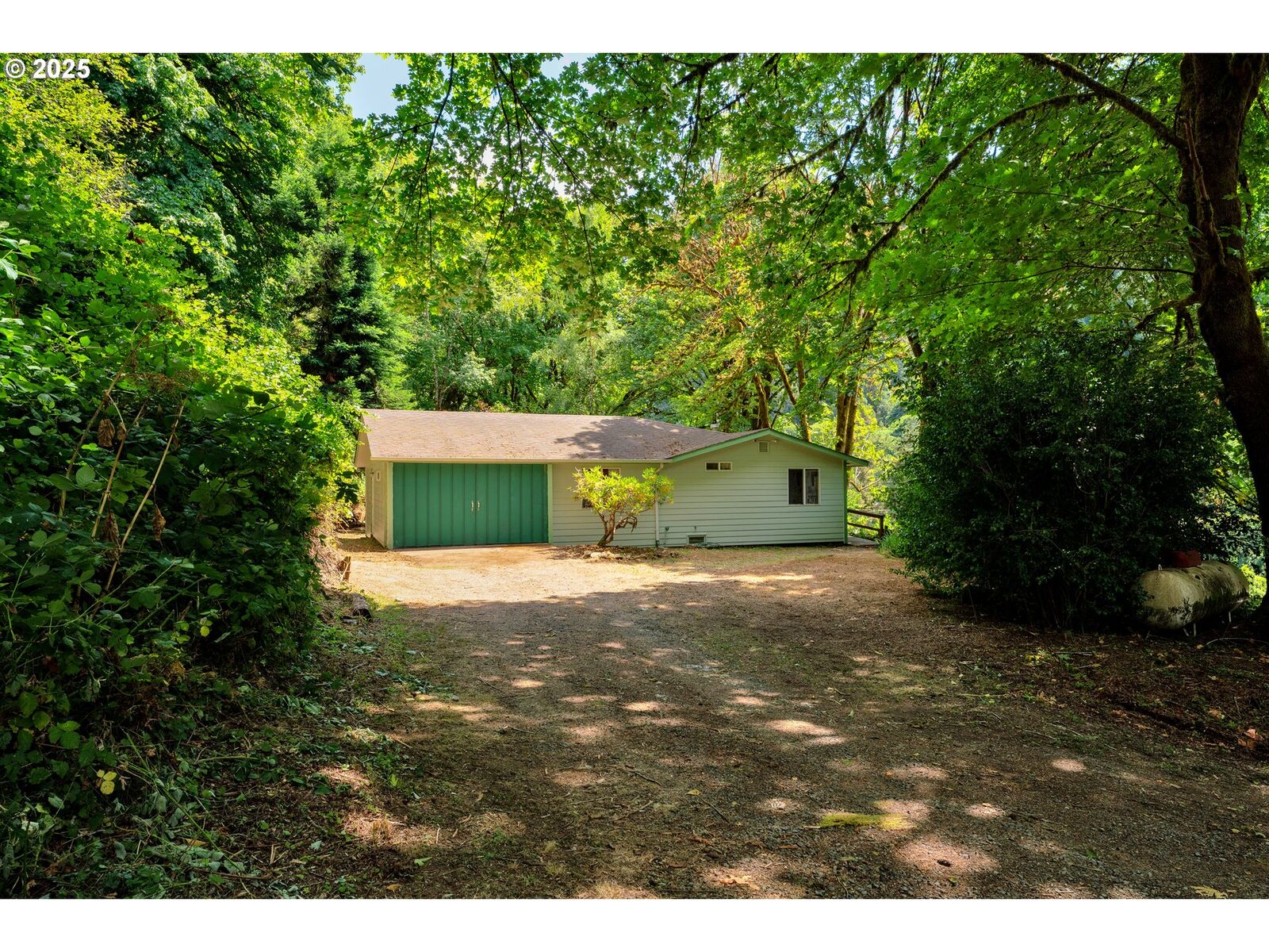Property Photo:  11406 E Mapleton Rd  OR 97453 