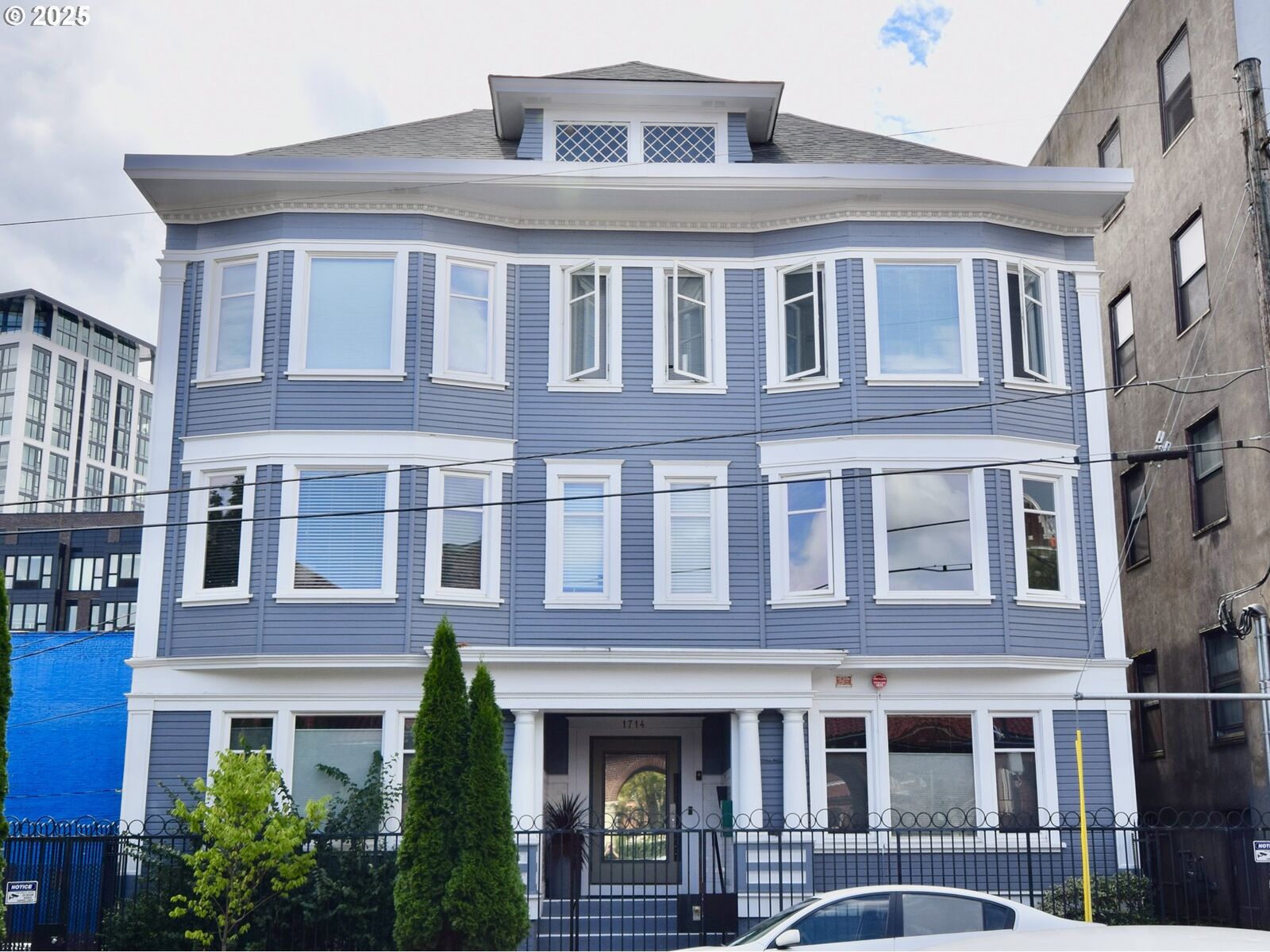 Property Photo:  1714 NW Couch St 12  OR 97209 