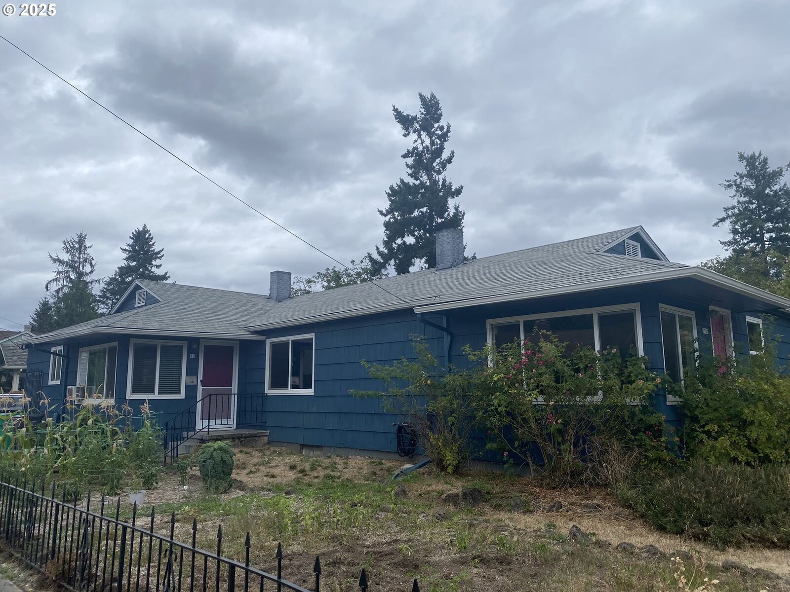 Property Photo:  12 NE 75th Ave  OR 97213 