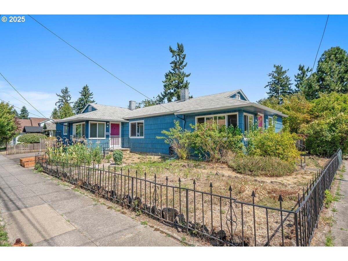 Property Photo: 12 NE 75th Ave OR 97213