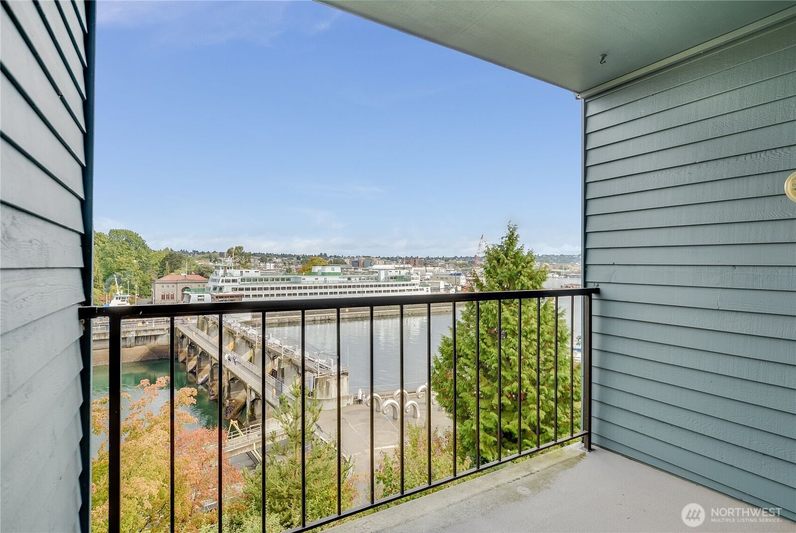 Property Photo: 3200 W Commodore Way 304 WA 98199