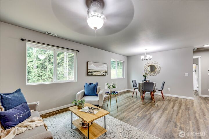 Property Photo:  2721  California Avenue E  WA 98366 