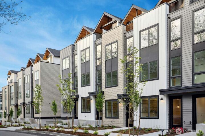 Property Photo:  112 A  2nd Street S  WA 98033 