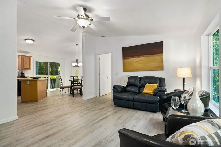 Property Photo: 1124 E Sunset Hill Road WA 98584