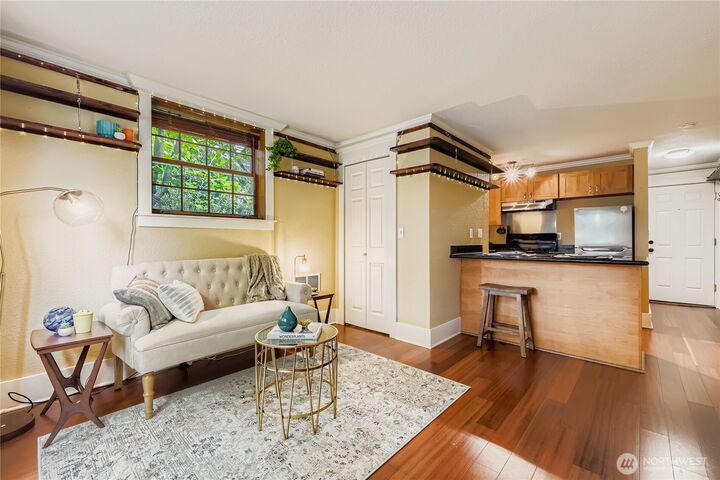 Property Photo:  217  17th Avenue E 1  WA 98112 