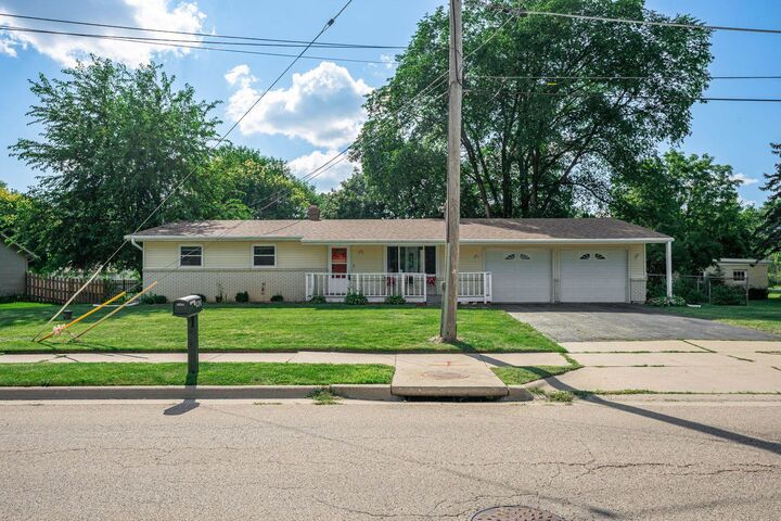 Property Photo: 1003 Phelps IL 61108