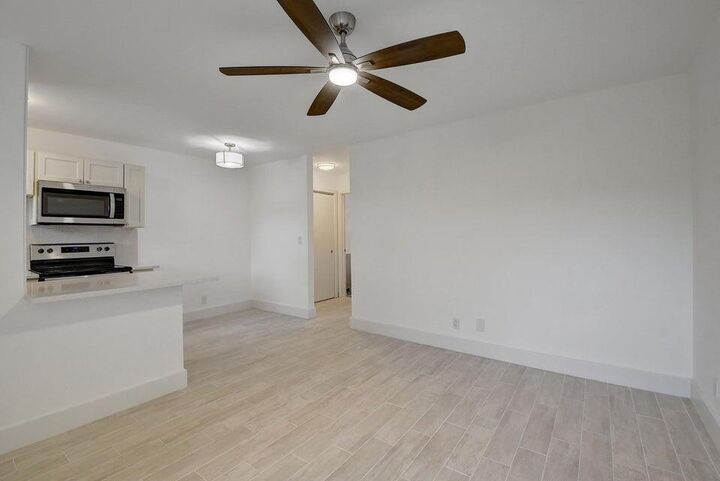 Property Photo:  525 S Broadway Street F  FL 33462 