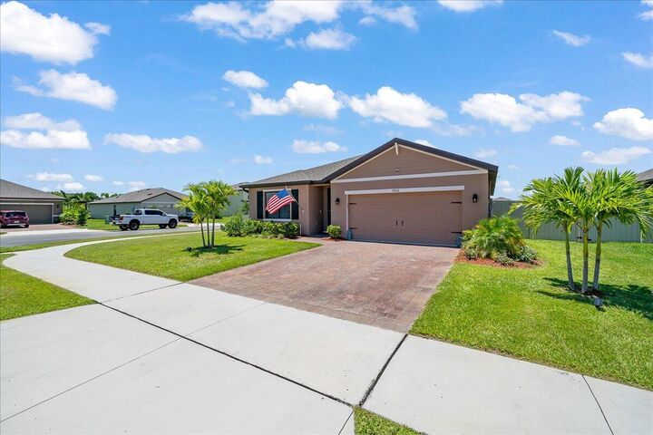 Property Photo: 7202 Tigereye Way FL 32949