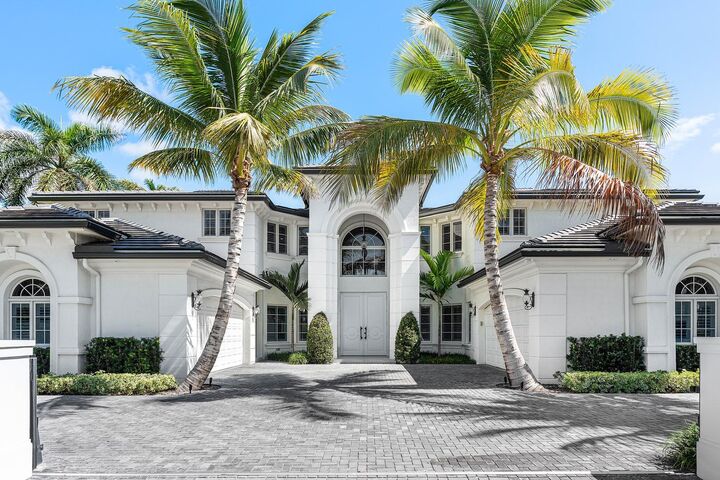 Property Photo: 121 Royal Palm Way FL 33432