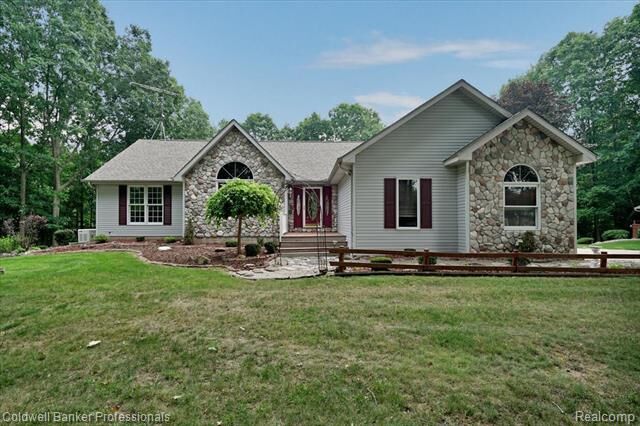 Property Photo:  4520 Loggers Pass  MI 48412 