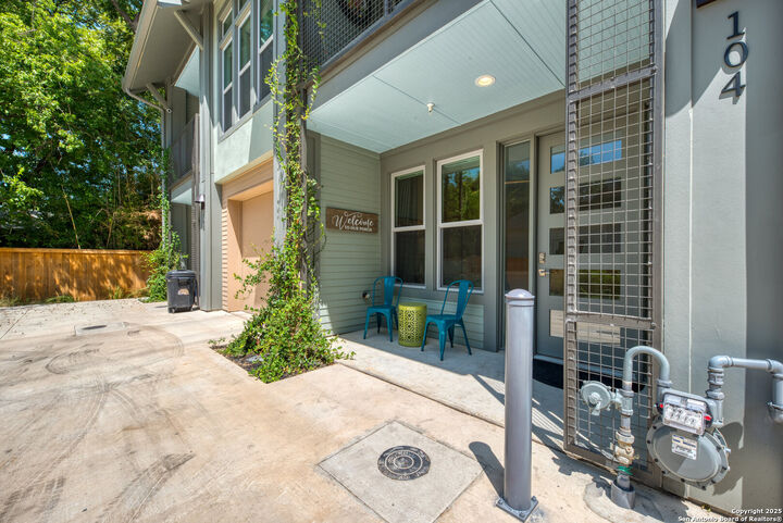 Property Photo:  139 Cedar 103  TX 78210 