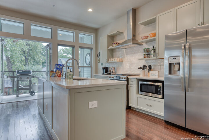Property Photo: 139 Cedar 103 TX 78210