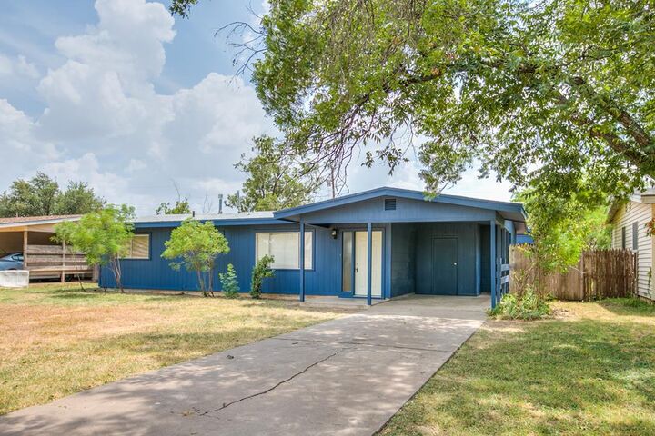 131 Oakwood St  San Angelo TX 76903 photo