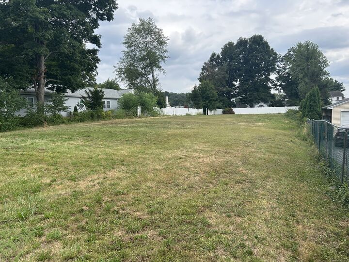 Property Photo:  274 Cedarwood Lane  CT 06111 