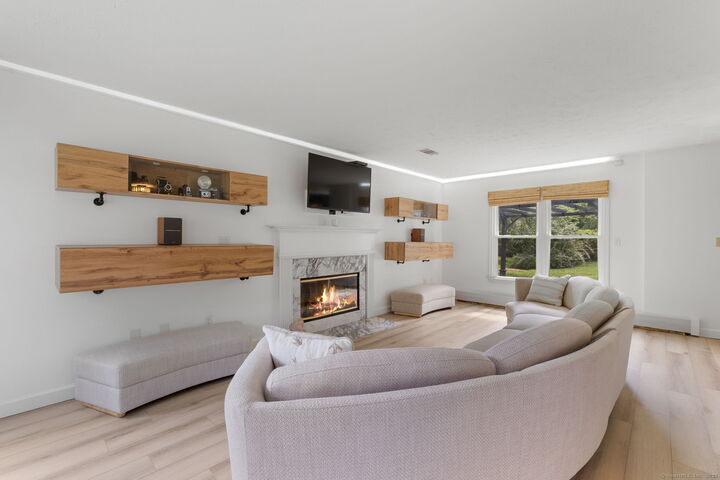 Property Photo:  19 Arrowwood Circle 19  CT 06074 