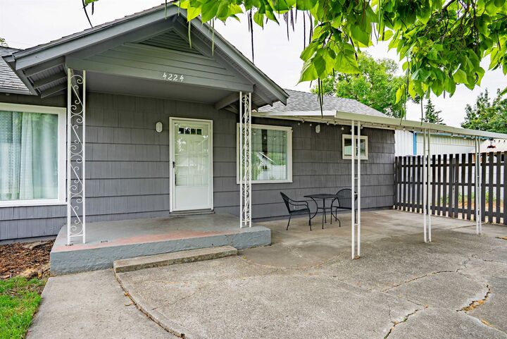 Property Photo: 4224 N Washington St WA 99205