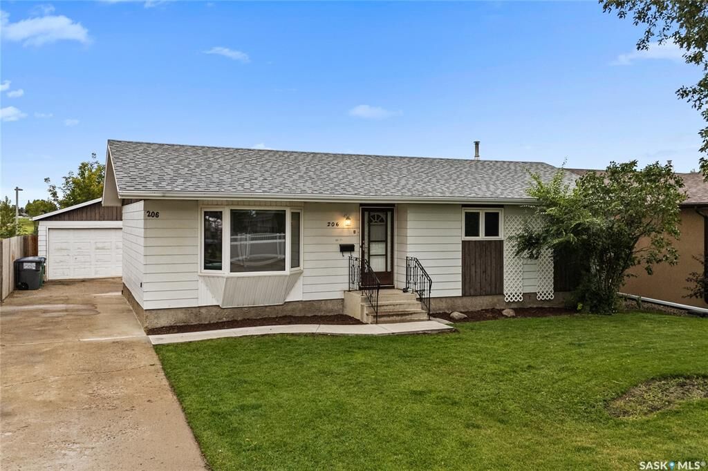 Property Photo:  206 Postnikoff Crescent  SK S7M 4S6 
