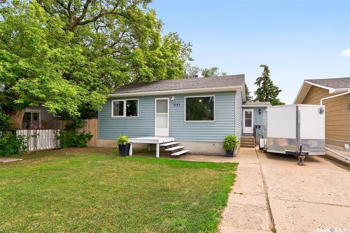 931 Edmonton Street  Moose Jaw SK S6H 3A7 photo