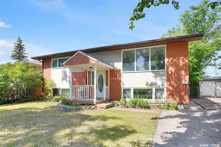 Property Photo:  1560 Rothwell Street  SK S4N 2B6 