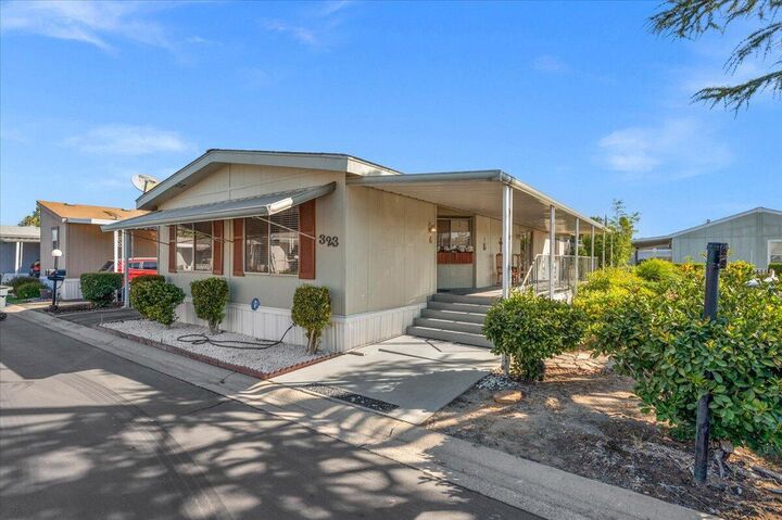 Property Photo: 2706 W Ashlan Avenue 323 CA 93705